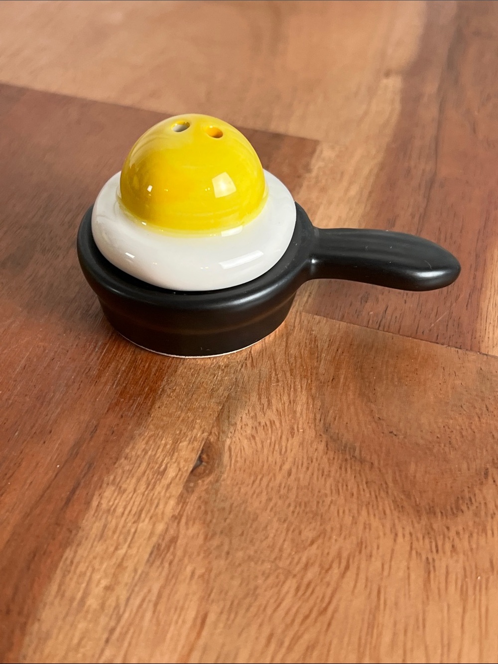 Fried egg and pan salt and pepper shaker set